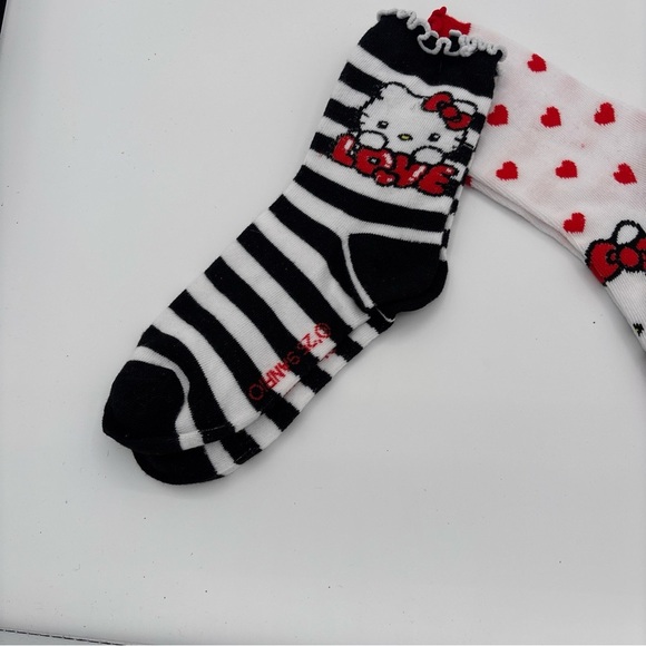 HELLO KITTY MID-CREW SOCKS SHOE SIZE 4-10 SET OF 2 RED & BLACK - Picture 8 of 9